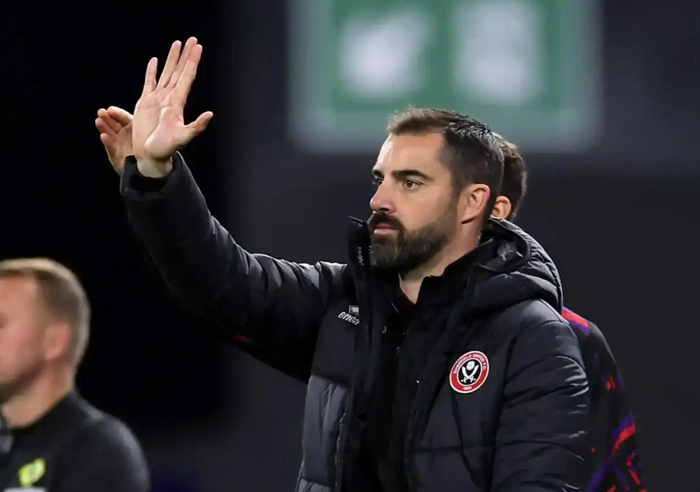 前英超主帅10个月内第三次下课，执教生涯遭遇噩梦|萨拉戈萨|皇家萨拉戈萨|鲁本-迪亚斯|谢菲尔德联|布尔戈斯_新浪体育_新浪新闻